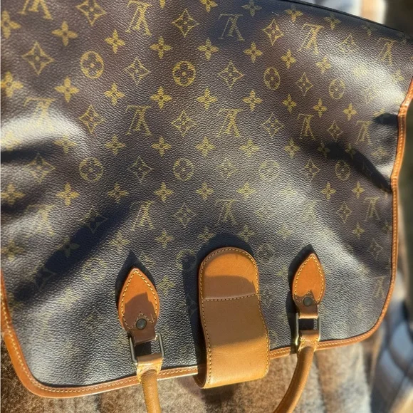Louis Vuitton Rivoli Monogram Handbag - Picture 8 of 16